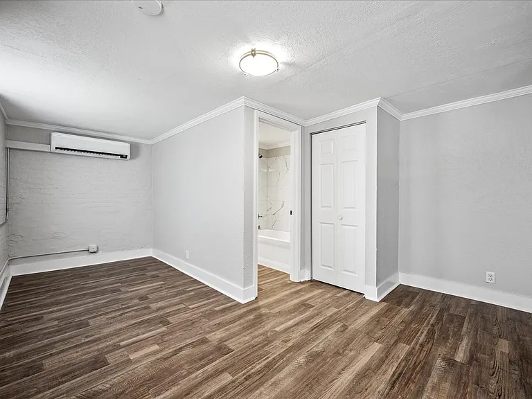 107 NE Roanoke Ave #L2 — Photo 5