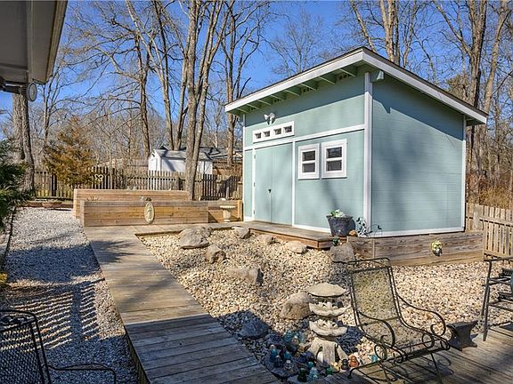 5th image of 424 Wells Dr