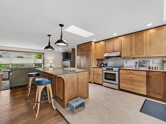 3rd image of 2270 Young Ave