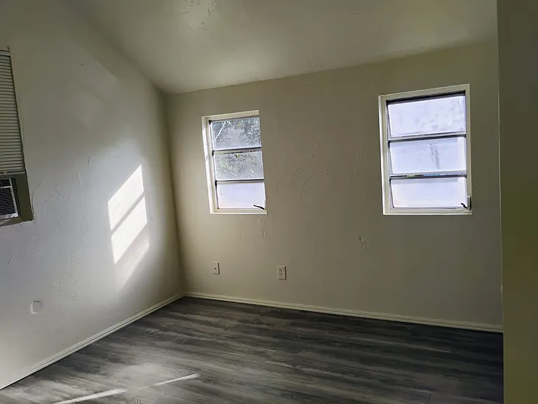 538 State St — Photo 35