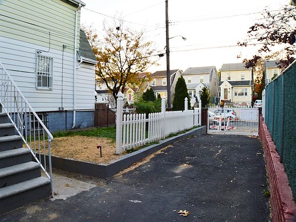 4th image of 3058 Mickle Ave