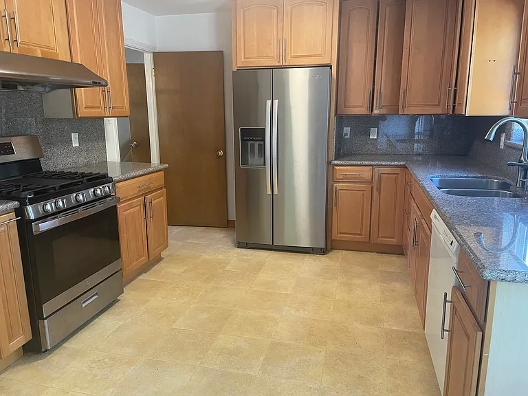 2420 Lexington Way — Photo 5