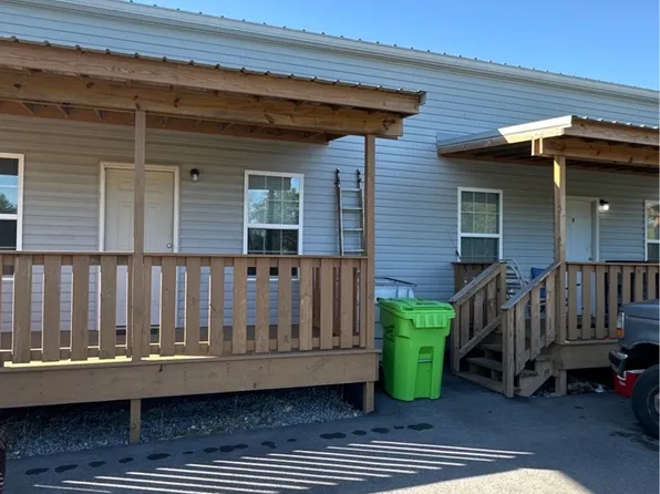 1208 N Church St #B, Portland, TN 37148