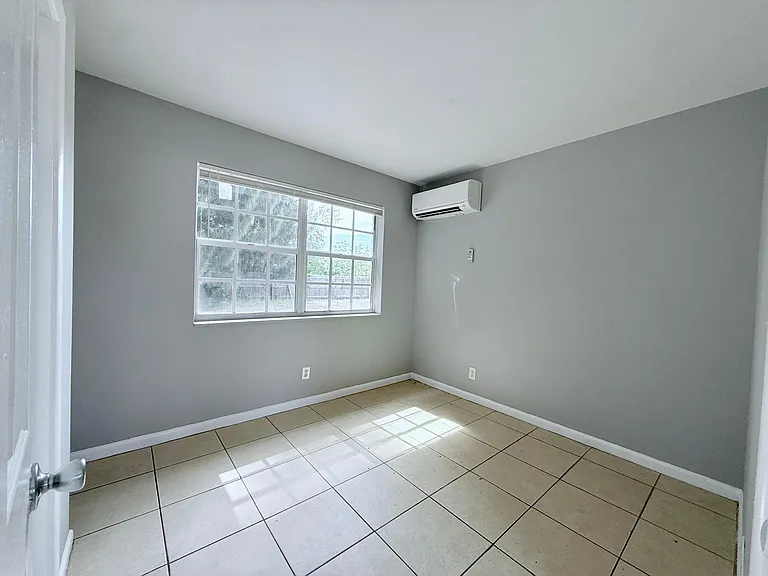 4308 Greenwood Ave — Photo 7