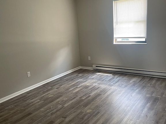 4th image of 675 Banyon Tree Way #B