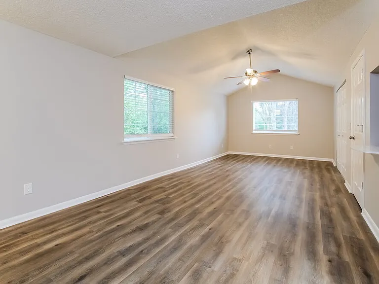 6911 Coleus Ct — Photo 10