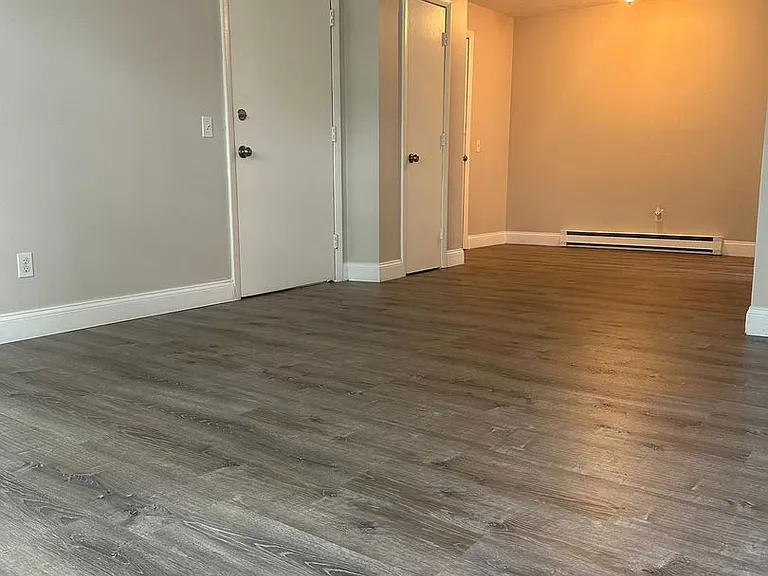 1093 Main St Apartments — Photo 3