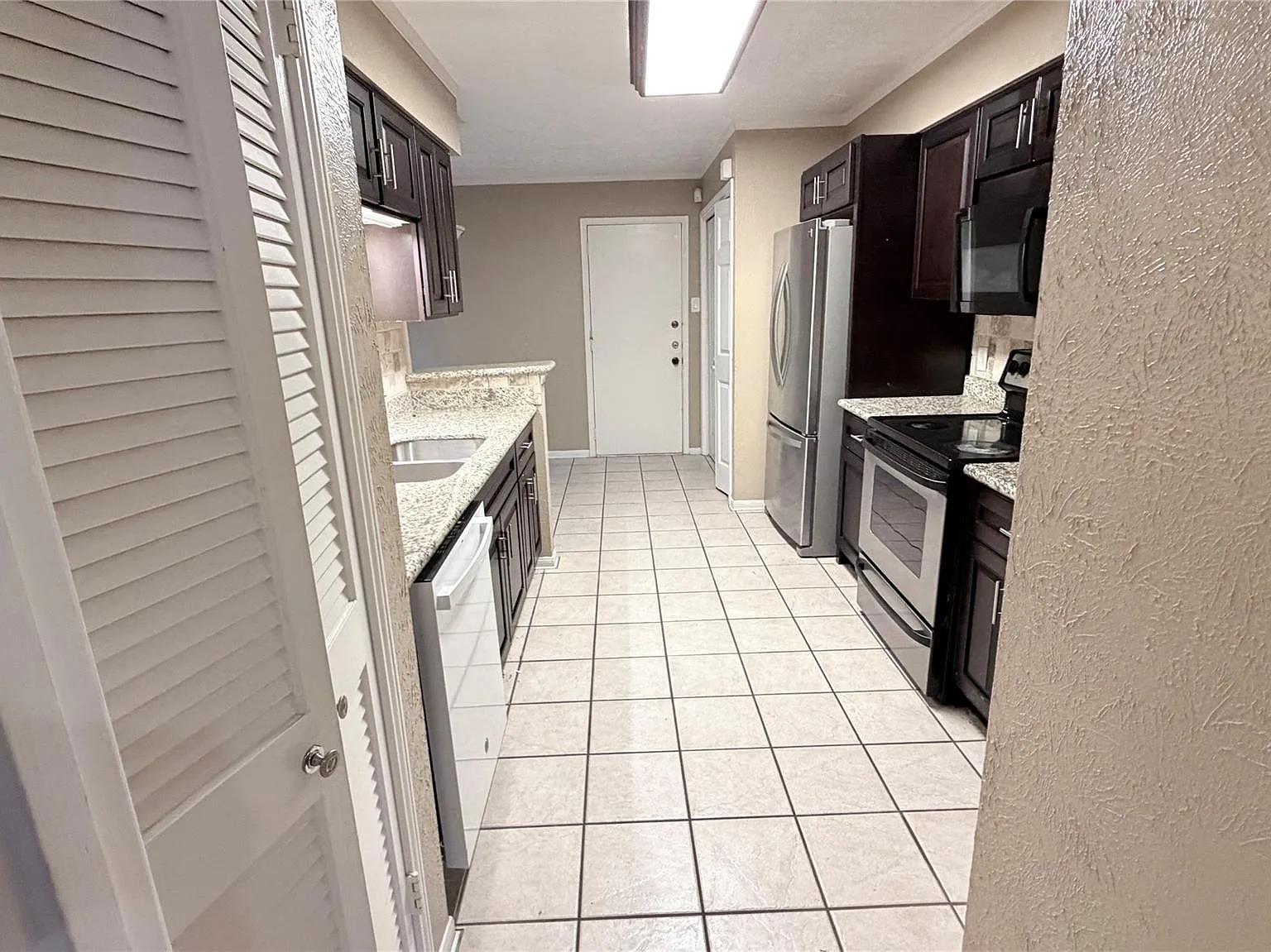 3 bed, 2.0 bath, 1755 sqft, $1,850 — Photo 4