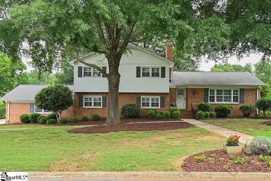 1st image of 13 Seabury Dr