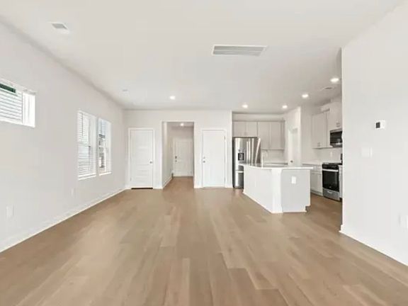 4th image of 722 Cozy Bluff Rd