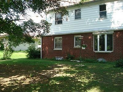 2nd image of 229 Stuart St