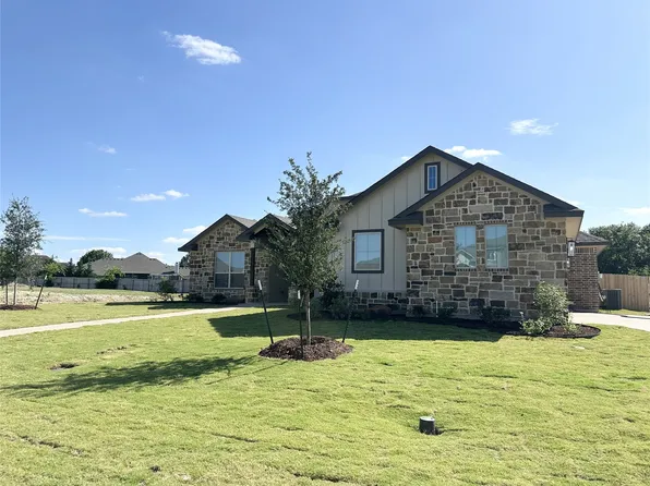 1032 Queen Elizabeth Dr, McGregor, TX 76657