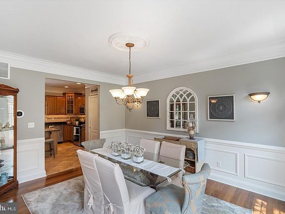 5th image of 801 Deepwood Ct