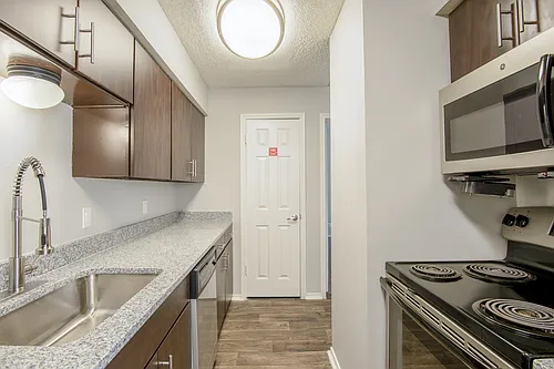 Summer House Apartment Homes Photo 1