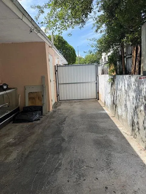 2975 NW 96th St