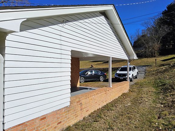 5th image of 840 Anderson Ave
