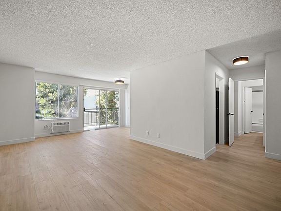 5th image of 1356 S Carmelina Ave #208