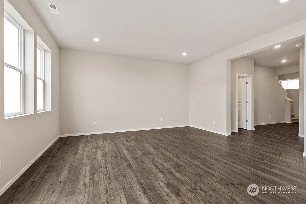 1370 SW Fielder Pl — Photo 4