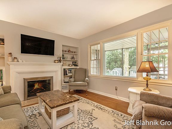 4th image of 2241 Tremont Blvd NW
