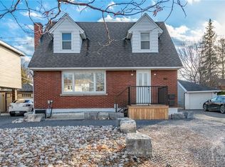 810 Smyth Rd #B, Ottawa, ON K1G1P3