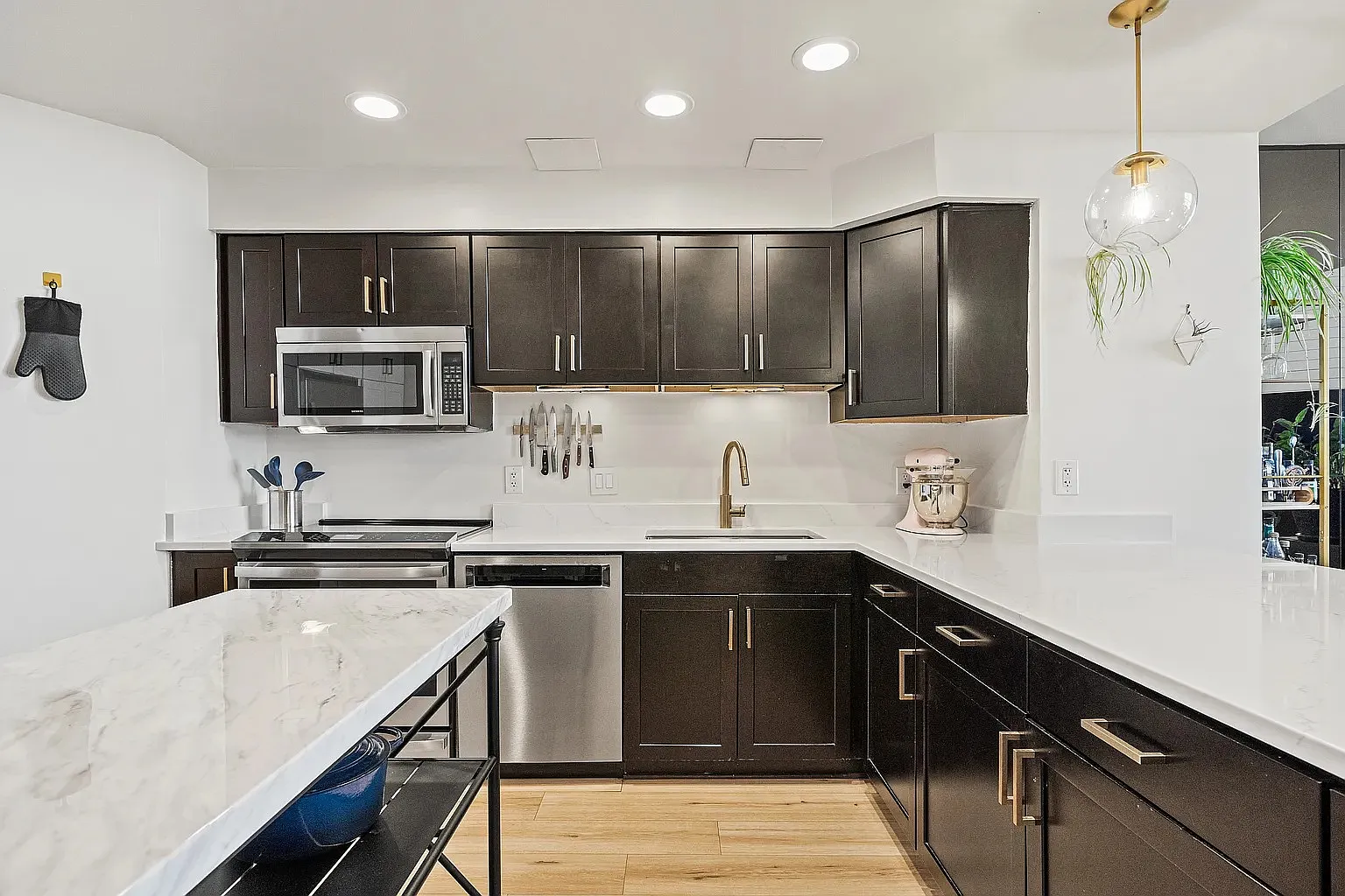 2 bed, 2.5 bath, 1518 sqft, $4,400 — Photo 2