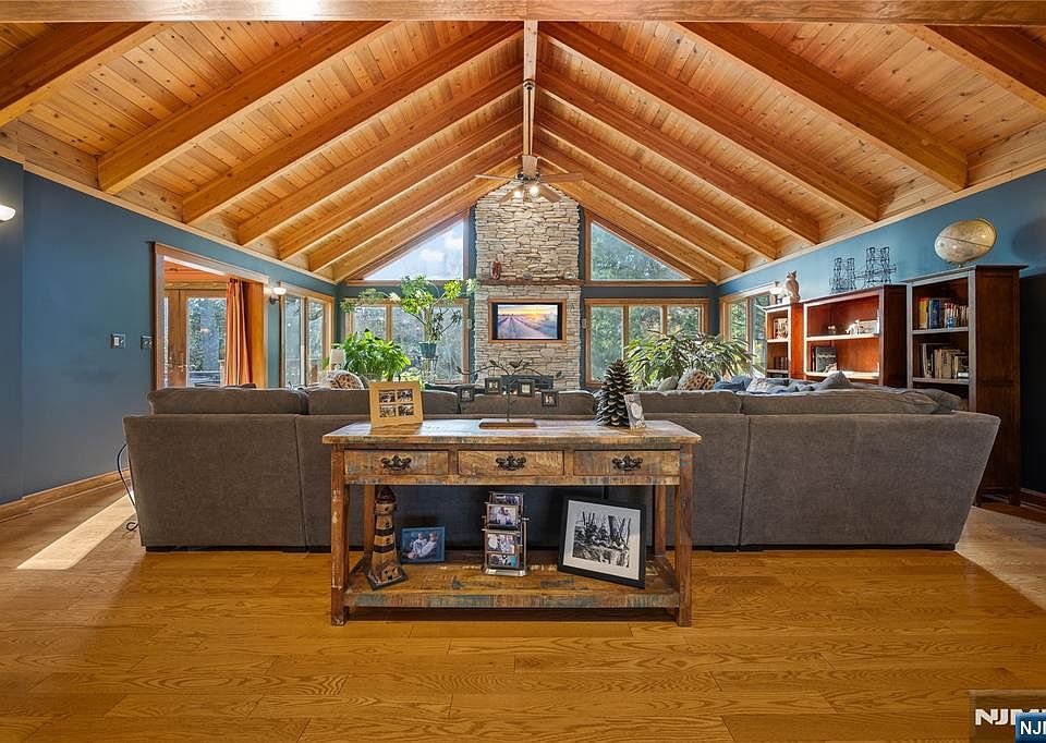 1st image of 55 Forest Dr