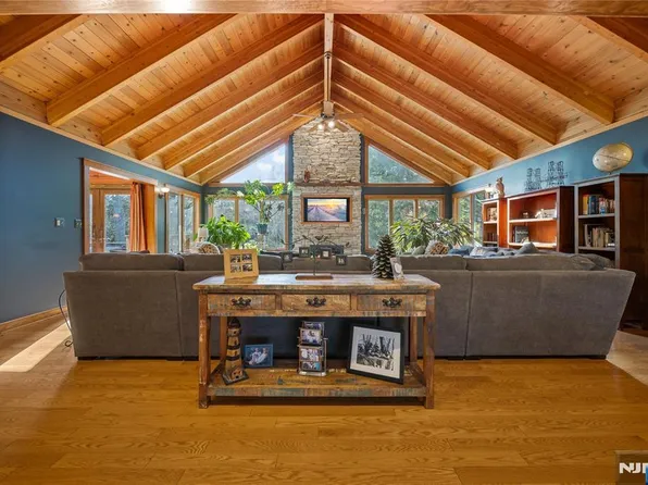 55 Forest Dr, Hillsdale, NJ 07642