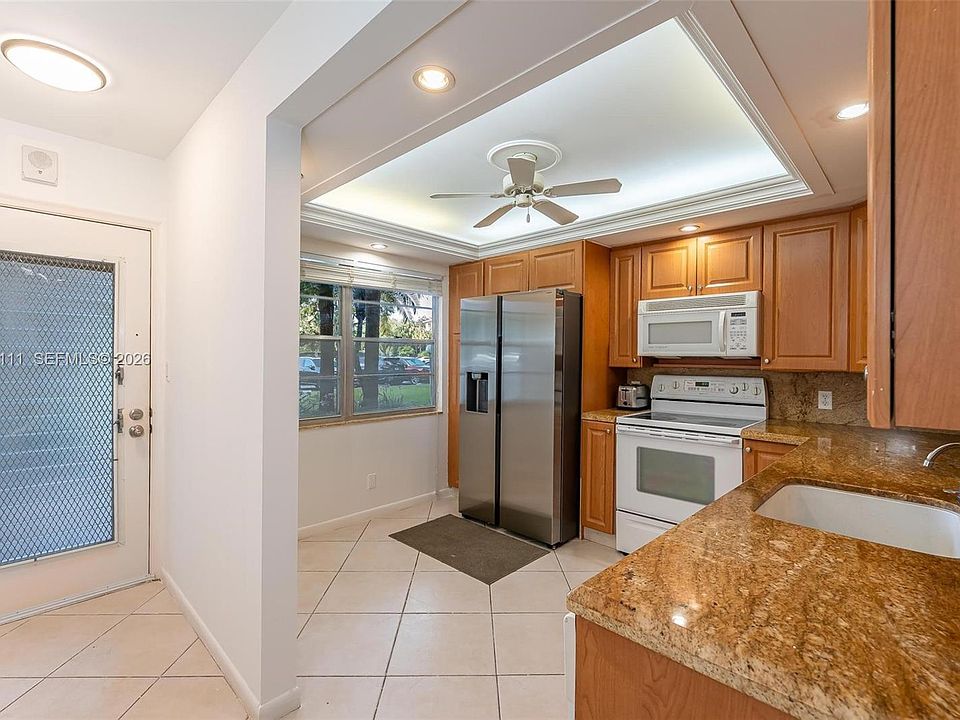 1st image of 4701 Martinique Dr APT K1
