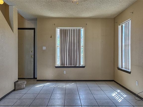 4th image of 2923 Royal Knoll Dr