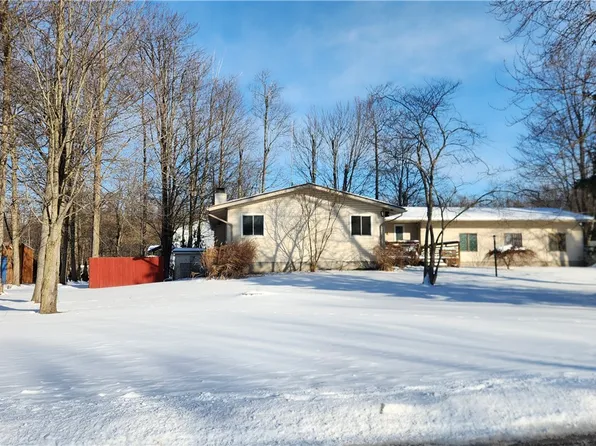 2071 Stonehedge Dr, Ontario, NY 14519