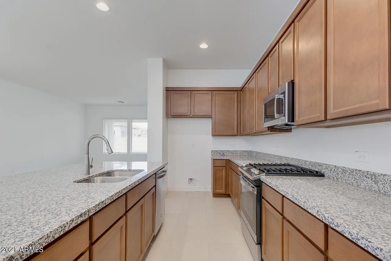 4 bed, 2.0 bath, 2188 sqft, $2,199 — Photo 2