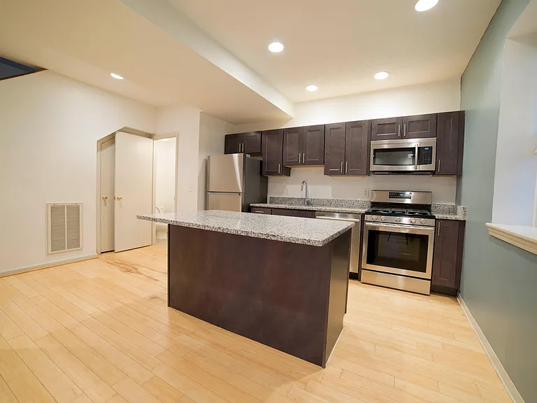 2144 W 7th St — Photo 8
