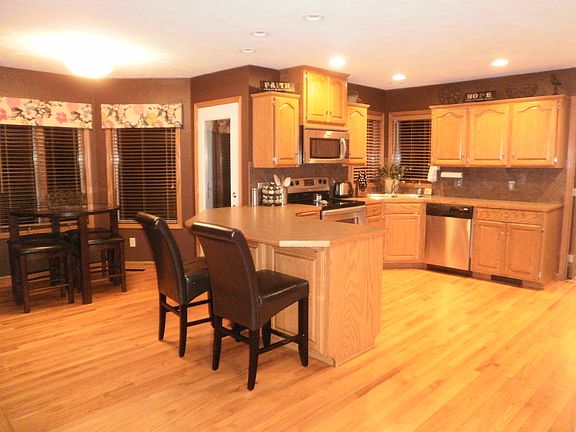 Eat-In Kitchen
