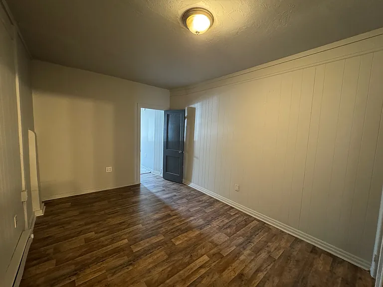 51 S Queen St #1 — Photo 29