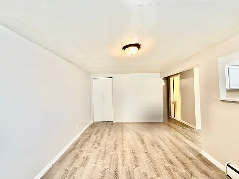 180 Laurel St — Photo 14