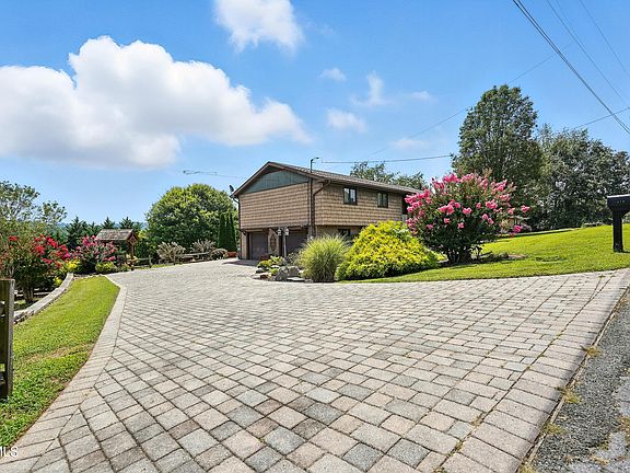 3rd image of 4820 Lake Park Ct