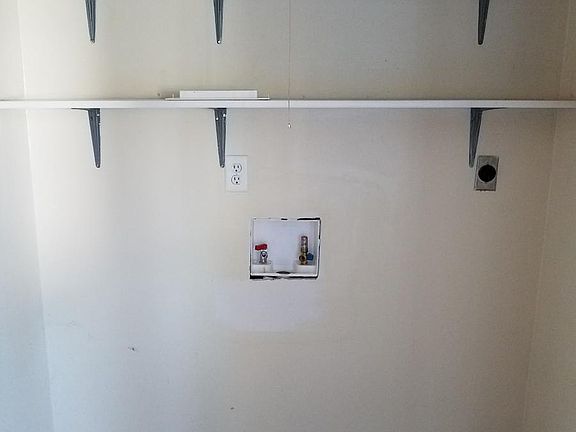 Washer & Dryer Hookups