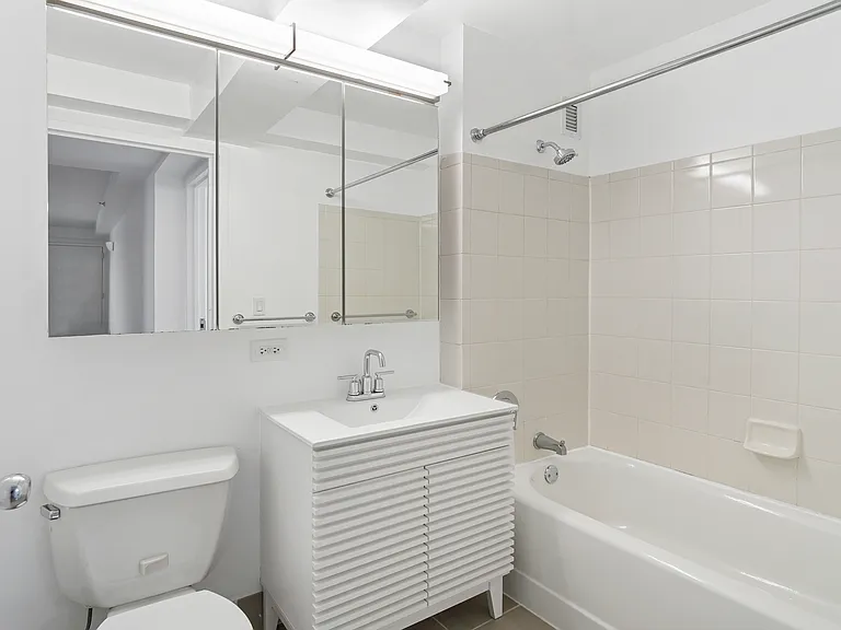 68 Bradhurst Ave #4E — Photo 12