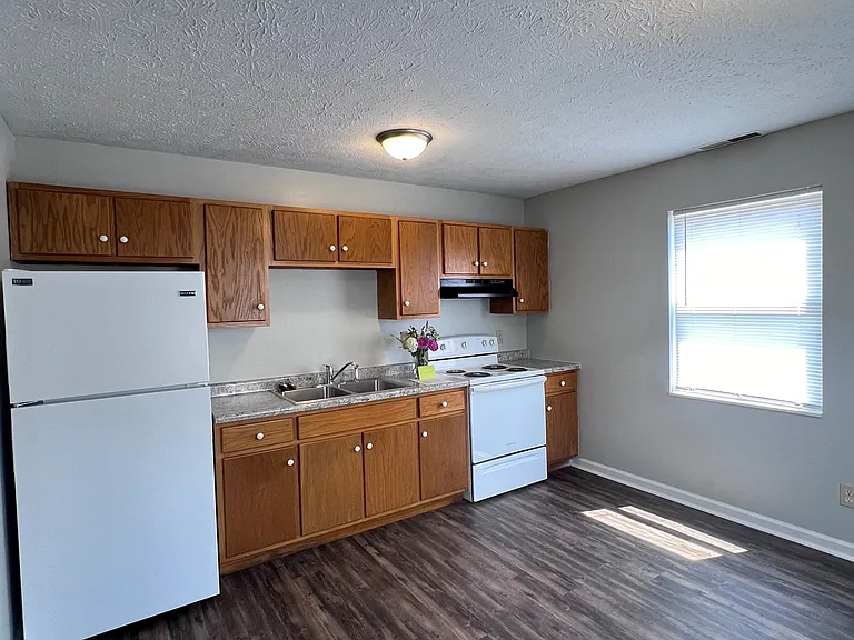 268 E Franklin St #A — Photo 2