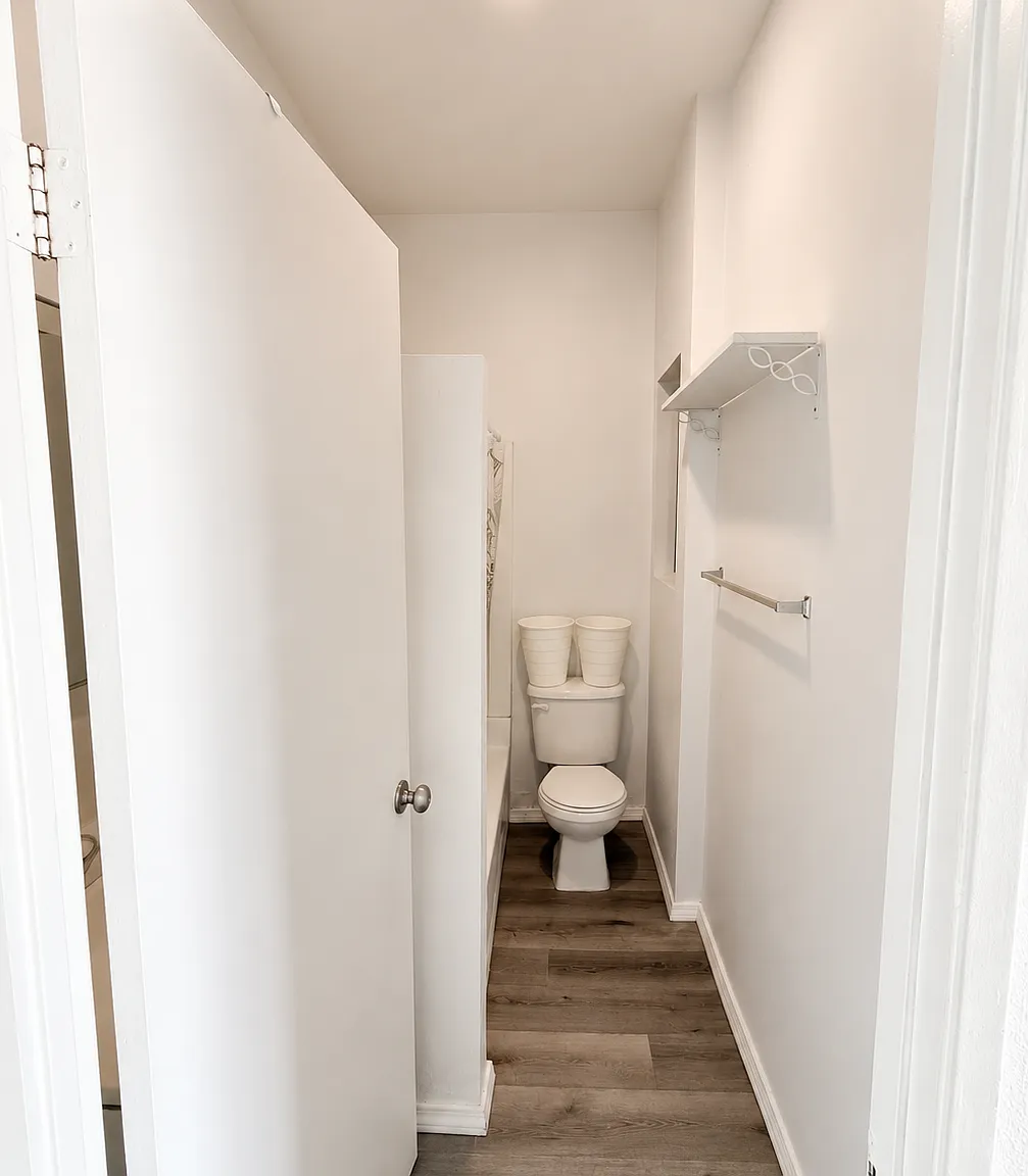 Studio, $1,464 — Photo 1