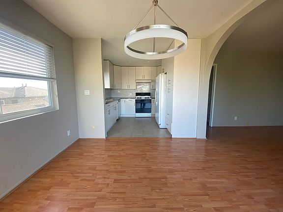 4th image of 2410 S Patton Ave #4