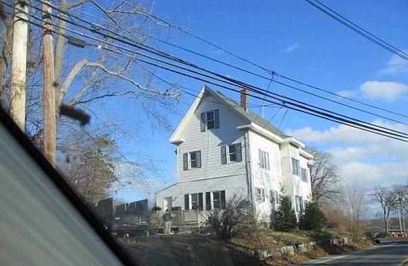 4th image of 143 Essex Ave