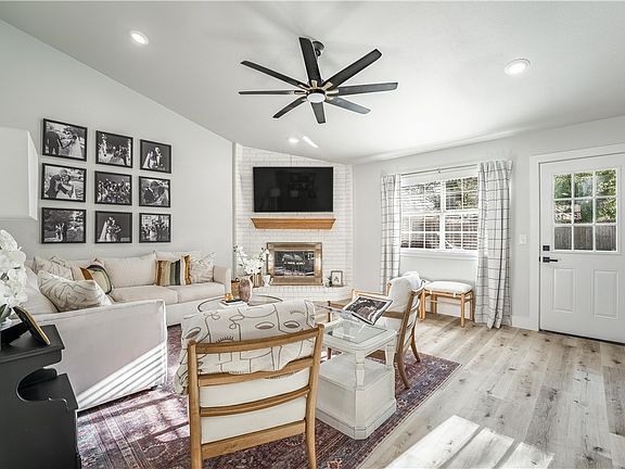 3rd image of 1101 N Oriole Ave