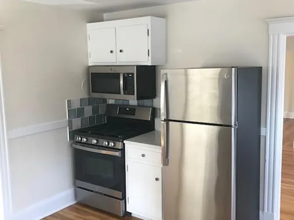 6 Sutton Ave #1, Salem, MA 01970