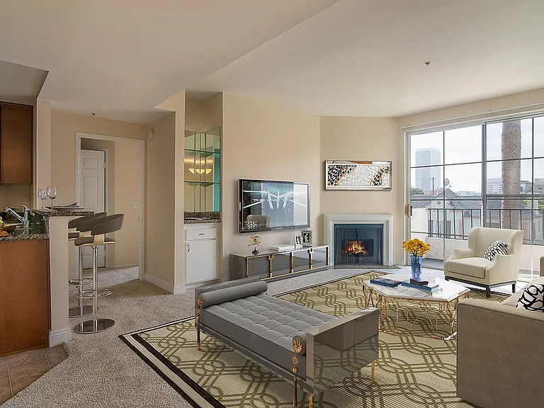Essex Properties at Miracle Mile — Photo 7