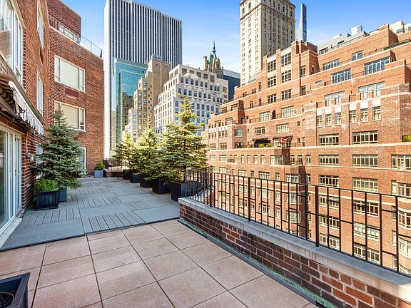 3rd image of 30 E 62nd St APT 14B