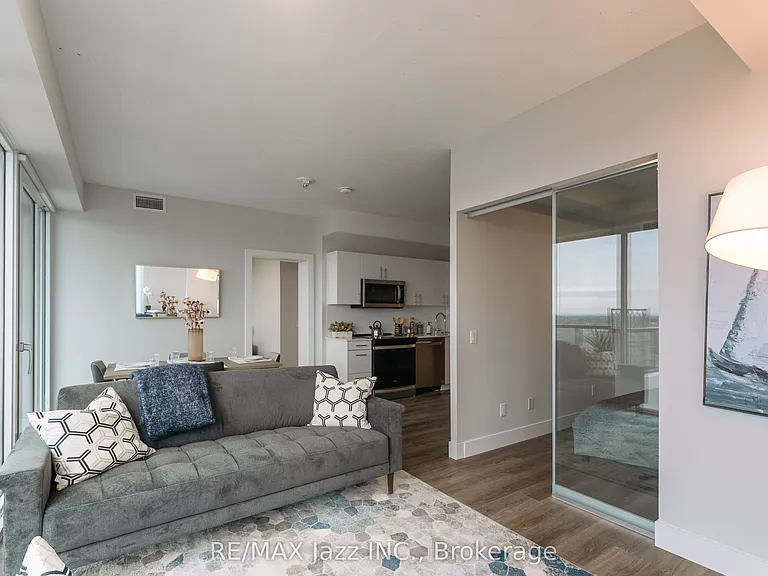 80 Bond St E #606 — Photo 16