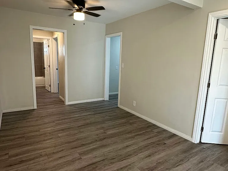 1101 Daisy Ave #2 — Photo 2