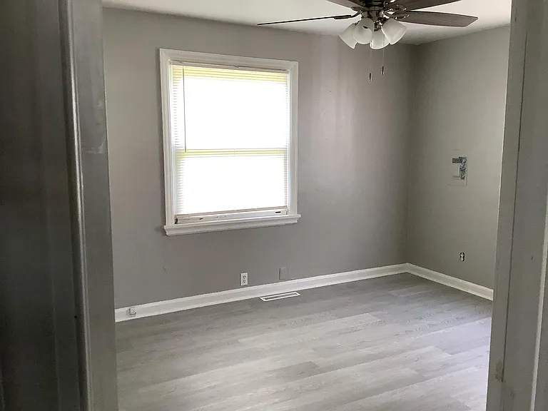 719 Lanier Cres — Photo 4