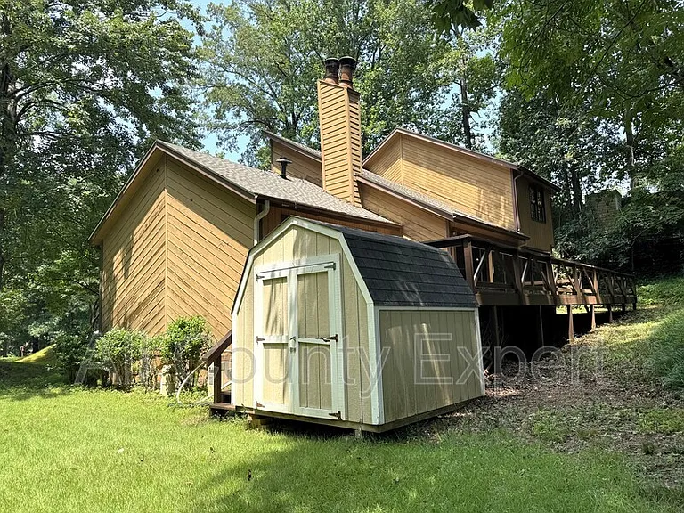 1302 Colony Dr — Photo 26